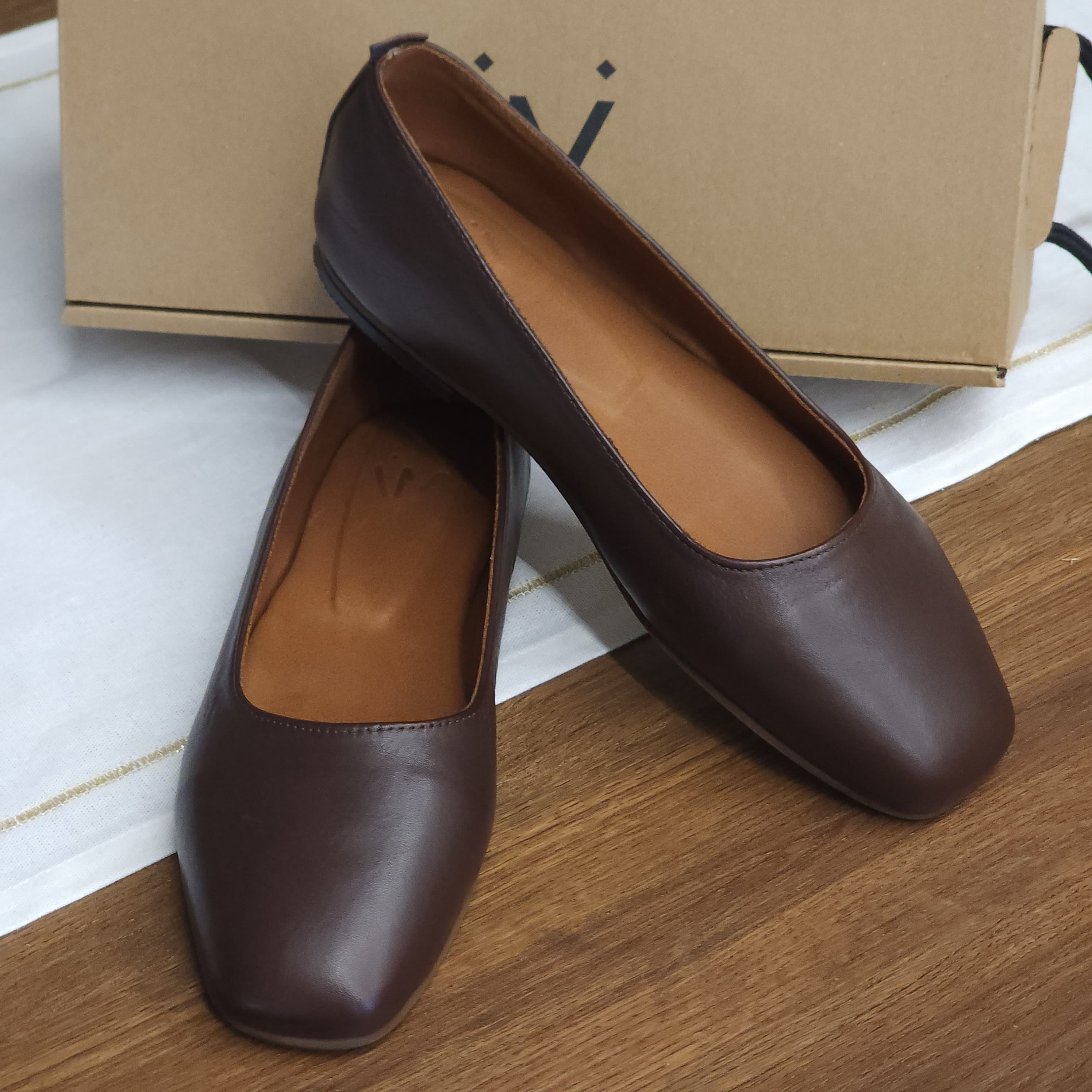 LÍNEA 01 - Square-Toe Ballet Flats - Brown